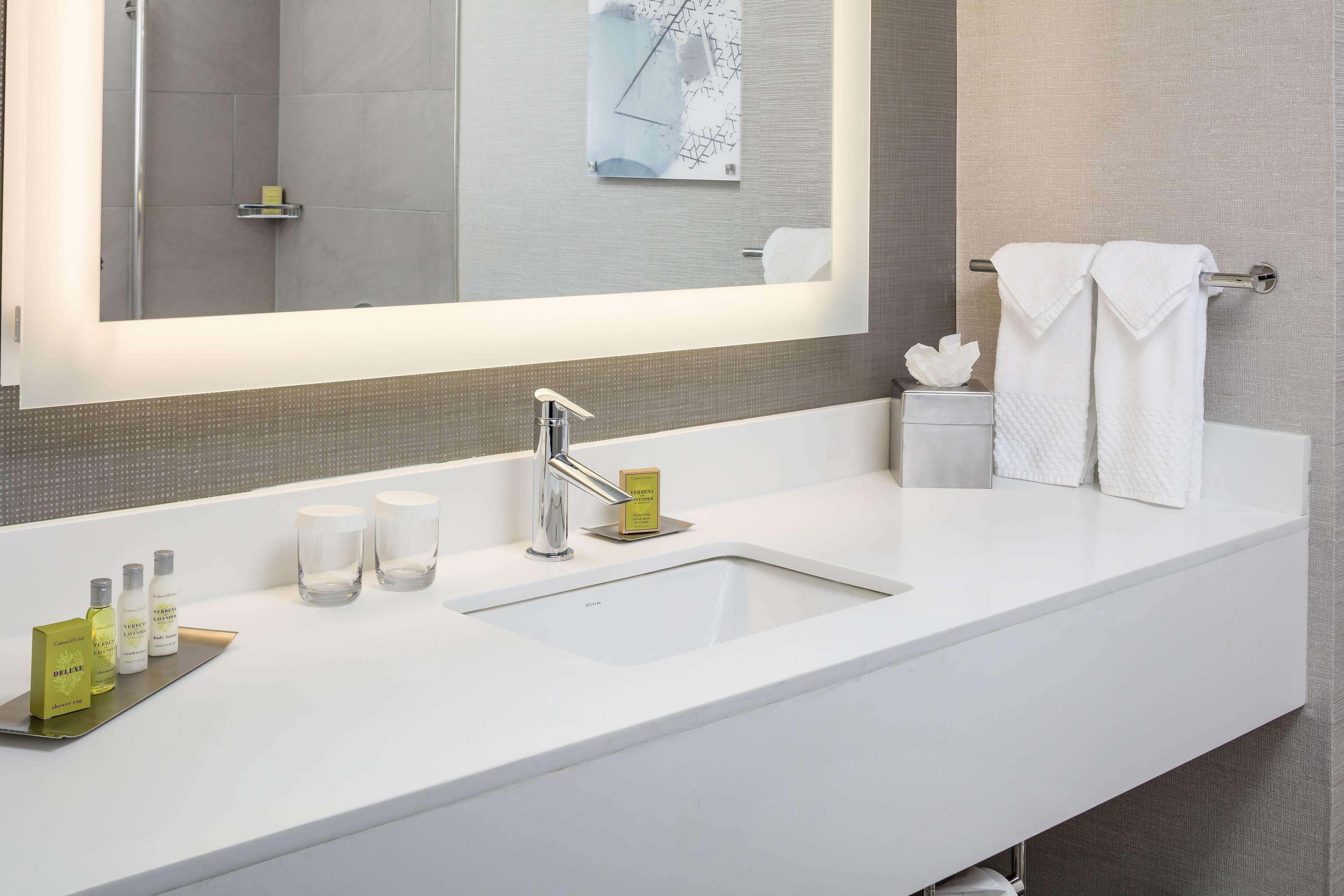 מלון Doubletree By Hilton Boston Logan Airport צ'לסי חדר תמונה